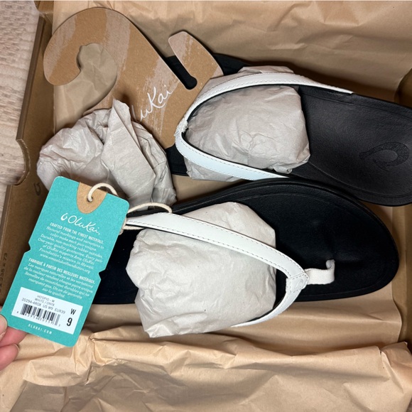 OluKai Ho'opio Sandals - White/Onyx - Picture 3 of 4
